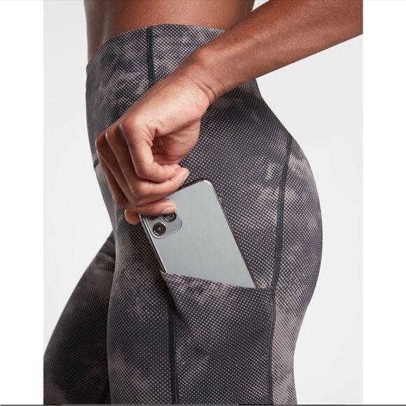 Athleta Ultimate Stash Pocket Printed Capri M - Picture 2 of 10